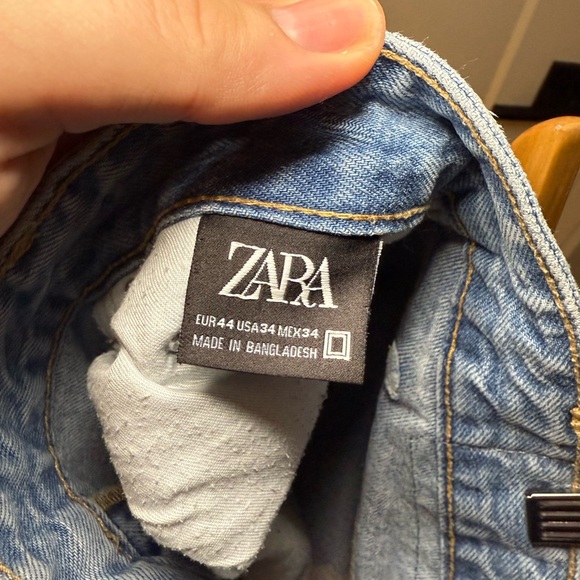 Zara  Light Wash Cuffed Denim Jeans - Picture 3 of 3